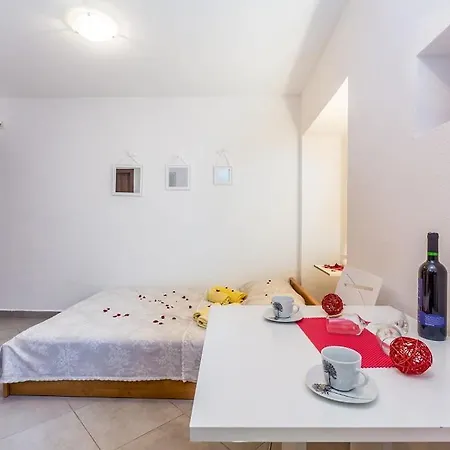 Studio Apartman U Kuci S Bazenom Baska  Exterior photo
