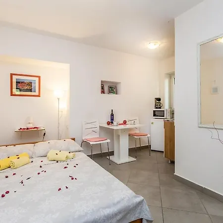 Studio Apartman U Kuci S Bazenom Baska  Exterior photo