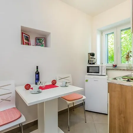 Studio Apartman U Kuci S Bazenom Baska  Exterior photo