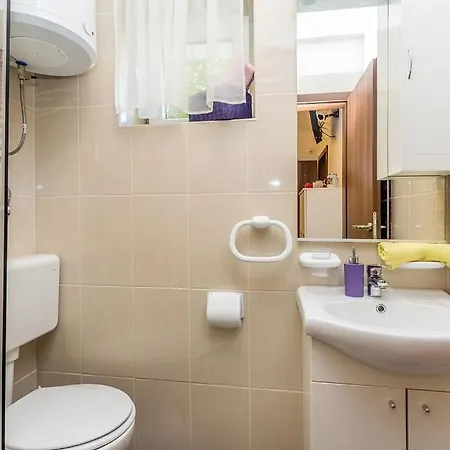 Studio Apartman U Kuci S Bazenom Baska  Exterior photo